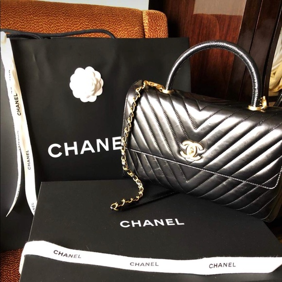 CHANEL Handbags - 🕊Chanel🕊Coco chevron